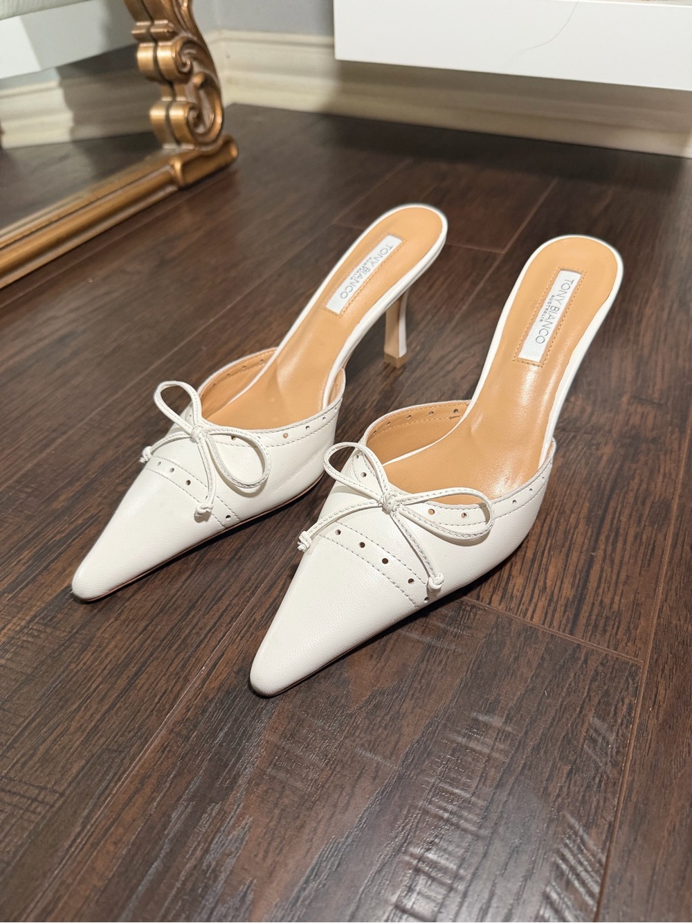 Tony Bianco White Pointed Bow Mules
